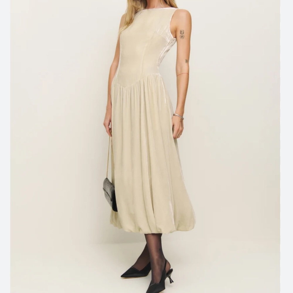 Reformation Elvira Velvet Dress Almond
Size 4